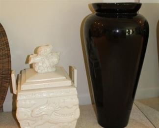 Large vase, Oriental urn