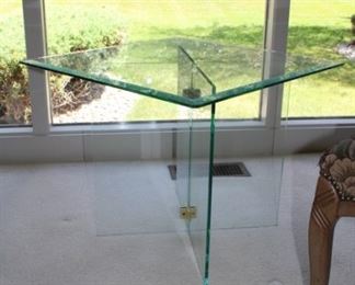 Glass accent table