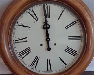 Round wall clock