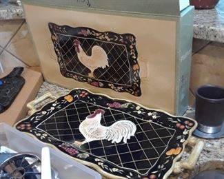 Serving platter with rooster