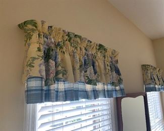 Lot P26, Thomasville Bedding Set, one twin comforter, three shams, Dust ruffle, curtains and shower curtain, $45/ALL 