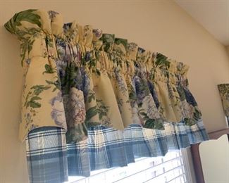 Lot P26, Thomasville Bedding Set, one twin comforter, three shams, Dust ruffle, curtains and shower curtain, $45/ALL 