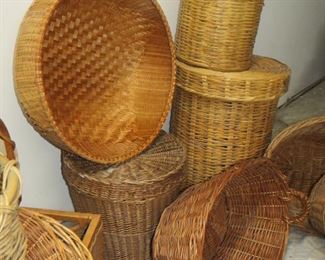 13 wicker baskets PIC 2