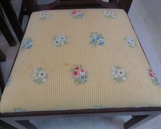 Henkel Harris set of 6 chippendale mahogany dining chairs. PIC 3