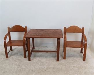 3 piece childs bentwood table and chairs signed label- Delphos Bending Co. 1 chair needs tightening. PIC 2
