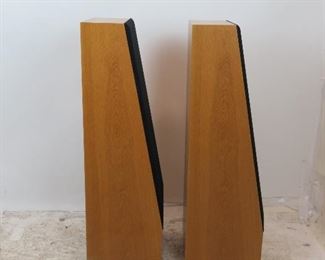 ITEM-301- high quality Pair of Thiel CS 2 oak floor loudspeakers. PIC 3