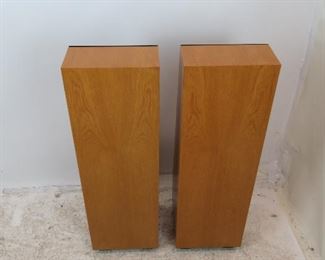 ITEM-301- high quality Pair of Thiel CS 2 oak floor loudspeakers. PIC 4