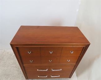ITEM- 308-- MCM 4 drawer dresser chest by Unagusta, PIC 3