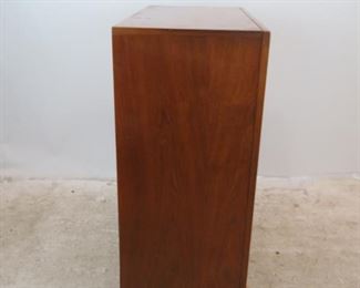 ITEM- 308-- MCM 4 drawer dresser chest by Unagusta, PIC 3