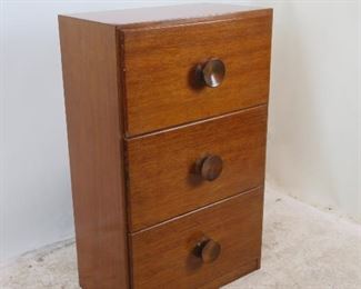ITEM- 310-- 3 drawer dresser chest. Has no back. PIC 2
