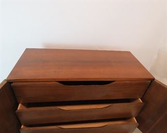 ITEM 311-- MCM mans dresser / high chest chifferobe by Bassett. PIC 4