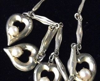 Vintage Gold Tone Hearts & Pearl Charm Bracelet