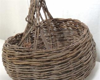 Round Wicker Basket With Handle