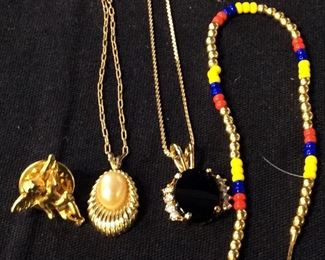Lot 6 Jewelry Accessories, 18K Bracelet