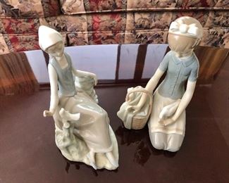 $  40 Lladros girls with doves 