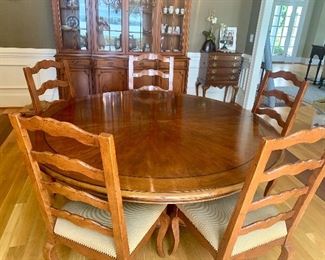 67” round, center pedestal