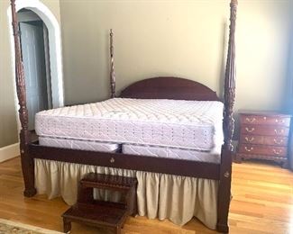 king size 4 poster bed (mattress/boxspring priced separately)