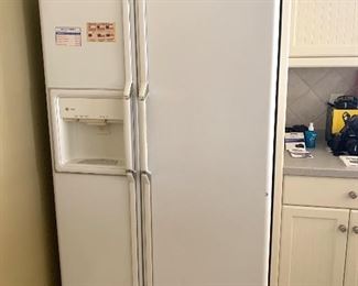 GE double door refrigerator