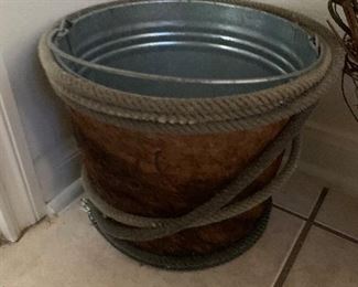 $68~ UNUSUAL LASSO ROPE ACCENTED POT 