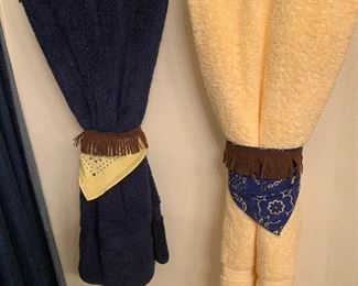 $14~ SET OF WESTERN ACCENT TOWELS 