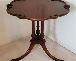 Beautiful vintage mahogany piecrust table