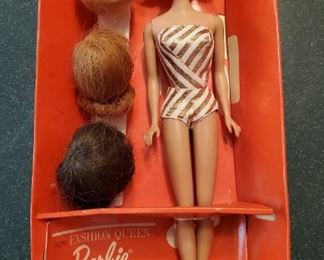 1963 Mattel FASHION QUEEN BARBIE #870 Wigs & Box