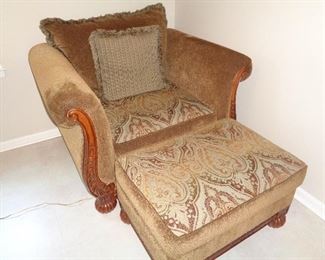 HM RICHARDS FOR RAYMOUR & FLANIGAN OVERSIZED EASY CHAIR $125.00