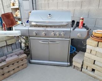 Uniflame Gold BBQ