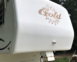 Front of 2001 Alfa Gold GF38RLTES 5th wheel trailer w/3 slide outs