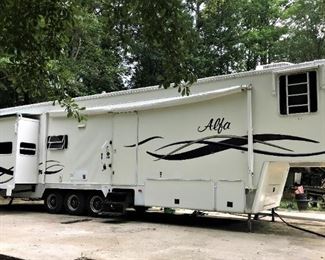 2001 Alfa Gold GF38RLTES 5th wheel trailer w/3 slide outs