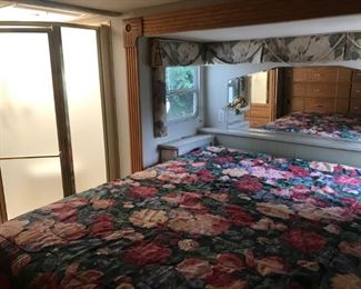 Bedroom w/shower in 2001 Alfa Gold GF38RLTES 5th wheel trailer w/3 slide outs