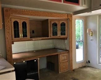 Media Center/desk in living room of  2001 Alfa Gold GF38RLTES 5th wheel trailer w/3 slide outs