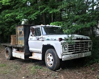 Ford F-600 custom cab truck