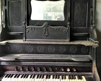 Antique Putnam & Co. pump organ