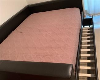 SW 747  Lower Pullout of trundle Bed