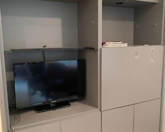 $  25          SW738   TV         29" w x 20" h  