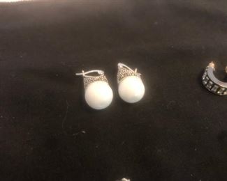    $8    JJ 26         White  Pearl Style Earrings