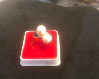 $ 6         JJ 25           Double Pearl Style Ring