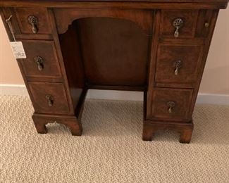 $275              SW 717     Flip top Desk   28" W x 30" h