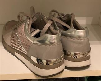 $25                Michael Kors Tan Size  8.5 M ( gently used) 
                         tan lace