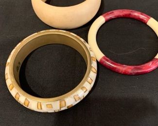 $18         3 bangle set beige, geige/white cranberry/beige small wrist 3" diameter