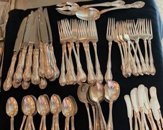 $395   SW 999   83 pc    Stegor Gorham Silverplate  Flatware,  12 dinner forks, 12 salad forks, 12 dinner knives, 22 teaspoons, 12 soup spoons,  9 butter knives, 1 fluted serving spoon, 1 Tablespoon, 1 Mayonaise spoone,