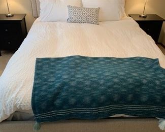 HOME MERIDIAN Queen Size Bed with SEALY Posturepedic Mattress