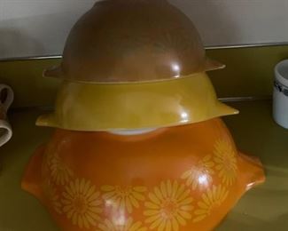 Vintage Pyrex Nesting Bowls