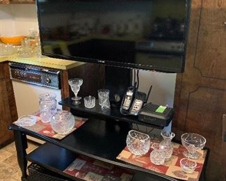 SAMSUNG LCD HDTV With Mounted Stand