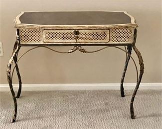 Lot 004
Decorative Occasional Side Table