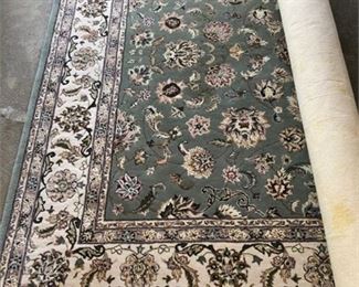 Lot 005
Wool and Silk Blend 8' x 10' Rug