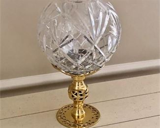 Lot 048
Lead Crystal Footed Globe