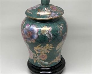Lot 087
Decorative Ceramic Lidded Urn