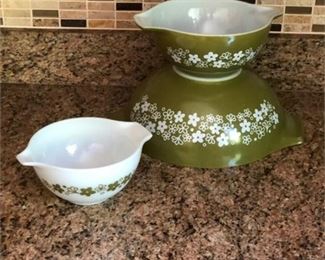 Lot 099
Vintage Pyrex Mixing Bowl Set 3